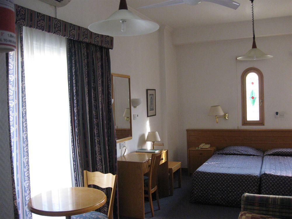 Chrielka 3* Limassol