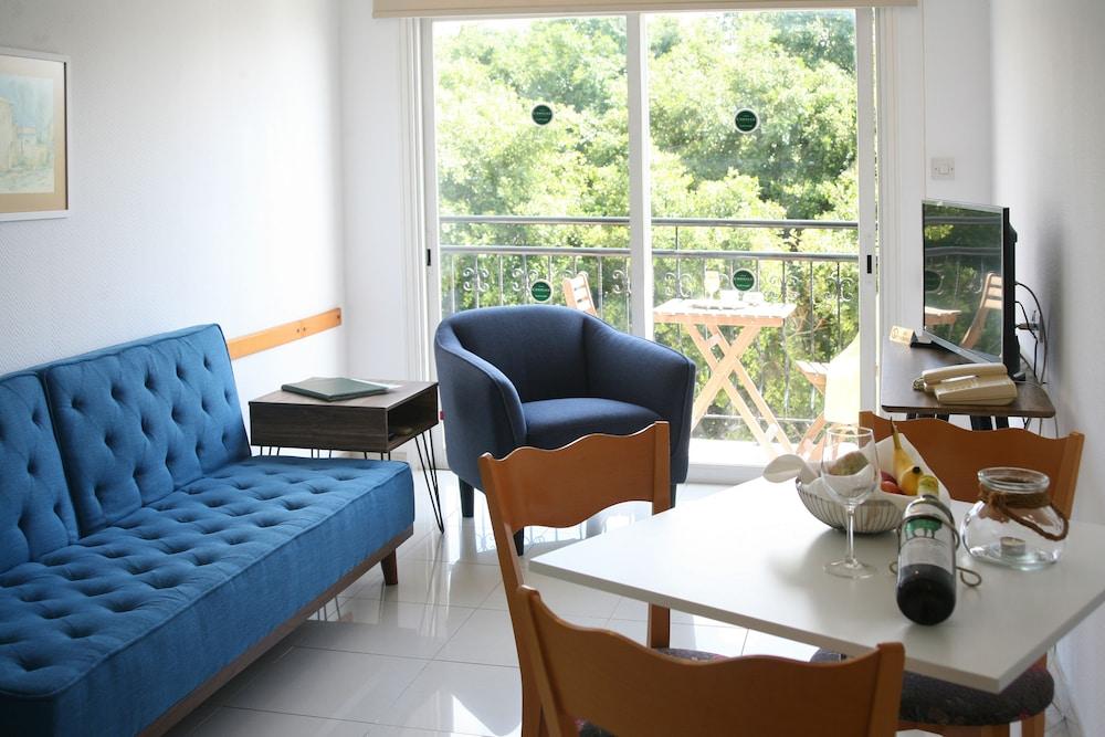 Aparthotel Chrielka Limassol