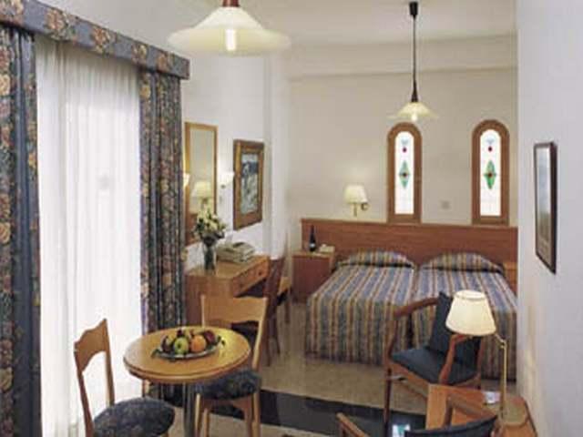 Aparthotel Chrielka Limassol