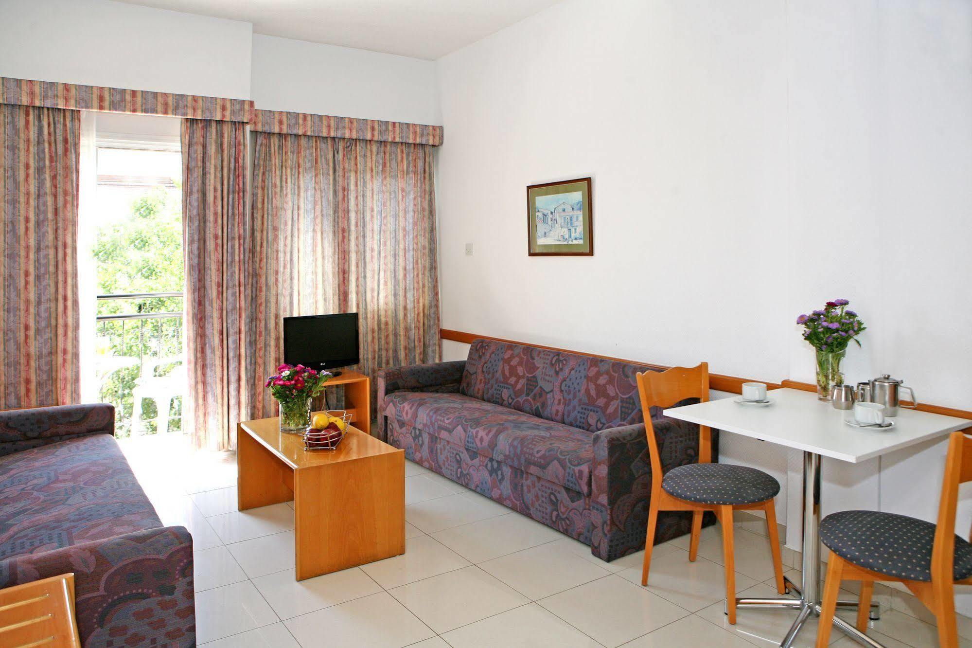 Chrielka Aparthotel