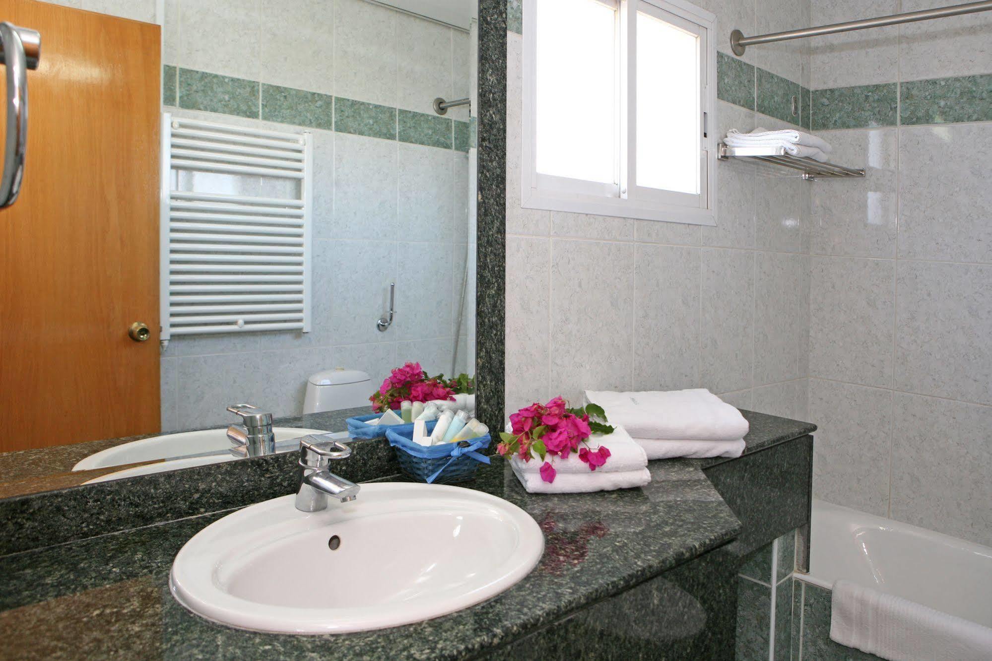 Chrielka Aparthotel 3*